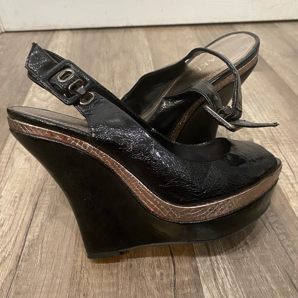 Bakers peep toe wedges!